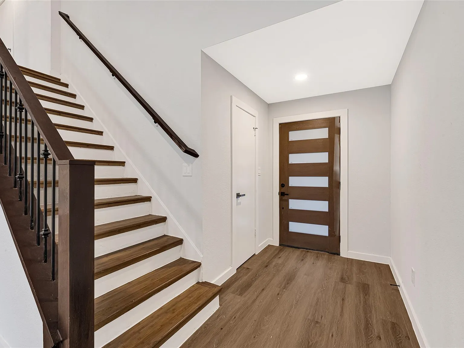 4 bed, 2.0 bath, 2228 sqft, $2,300 — Photo 4
