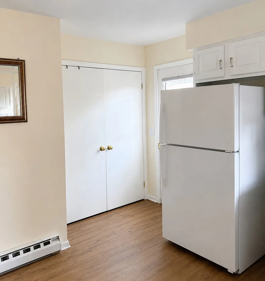 3 bed, 1.5 bath, 1200 sqft, $3,250 — Photo 2
