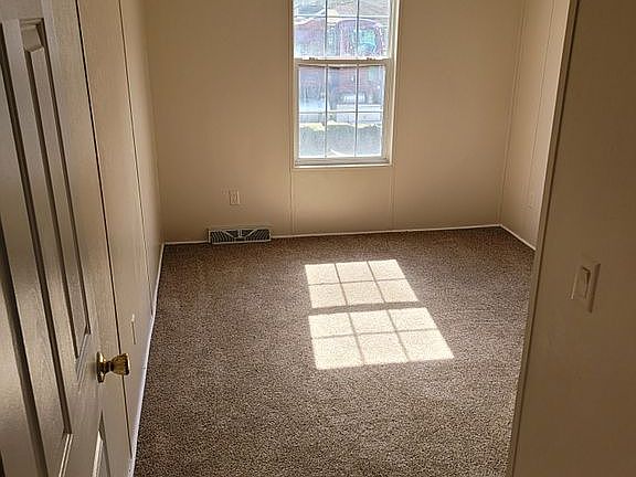 5th image of 375 Sugar Berry Dr