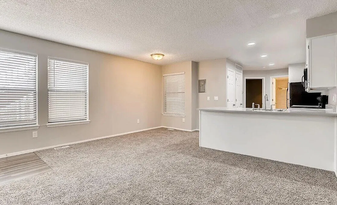 1 bed, 1.0 bath, 733 sqft, $1,375 — Photo 3
