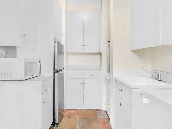 5th image of 516 E 78th St APT 3J