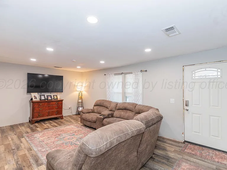 216 W 5th St — Photo 6