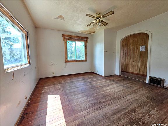 5th image of 89 8th AVENUE NE