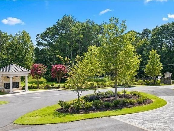 5th image of 2053 Magnolia Ln