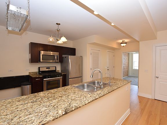 5th image of 2840 W Glenlake Ave #2D