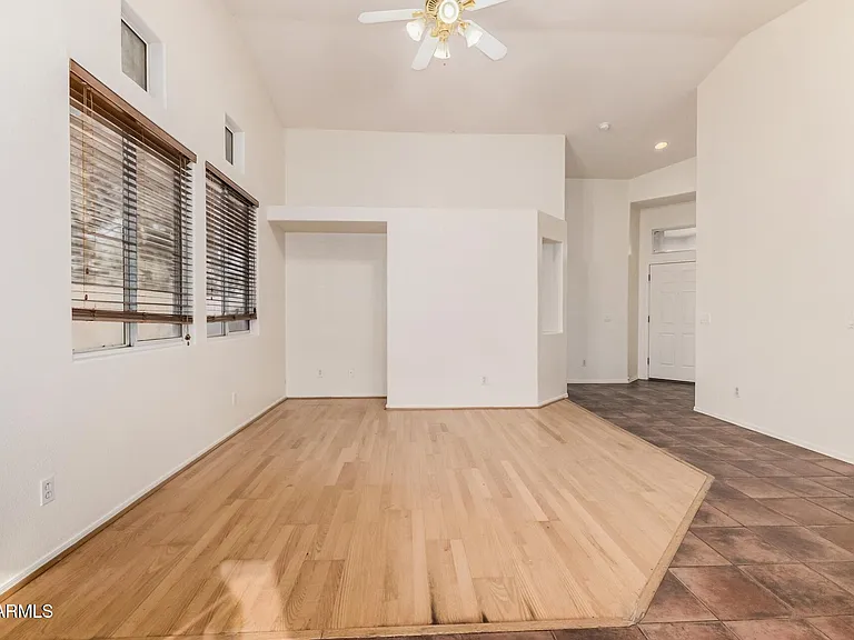 2205 S Harper — Photo 15