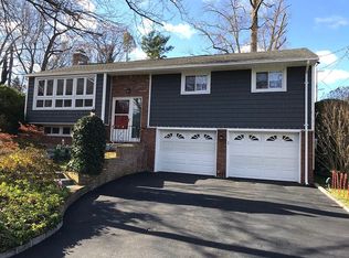 8 Glen Ln, Glenwood Landing, NY
