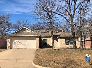 737 Oak Park Dr, Azle, TX 76020