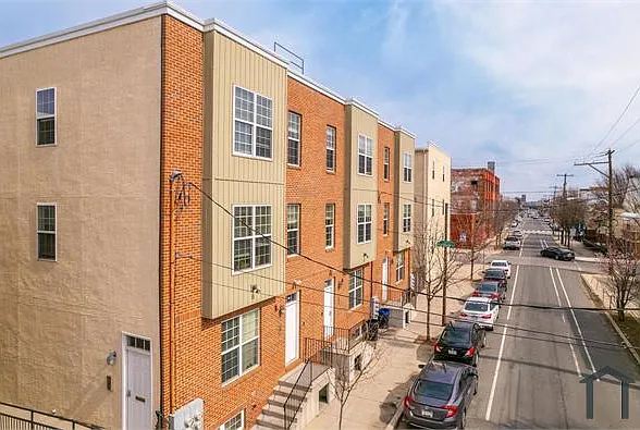 2 bed, 702 sqft, $1,700 — Photo 3