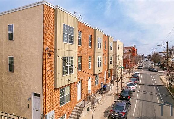 3rd image of 697 W Berks St #3