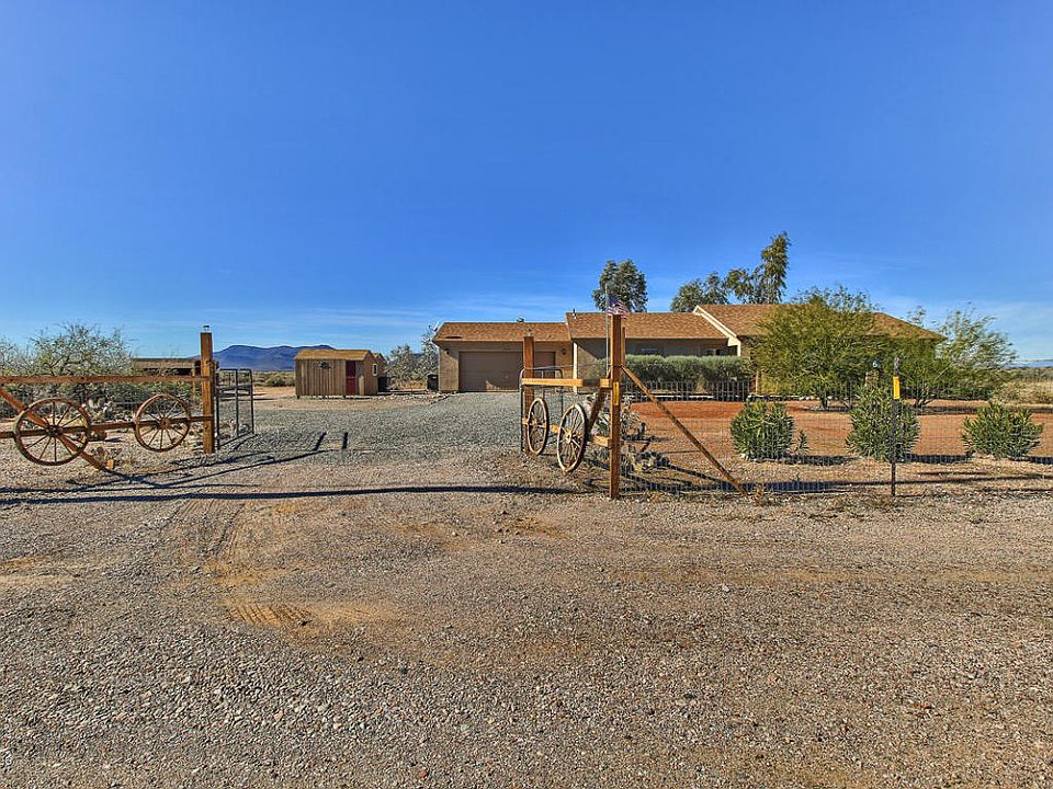 1st image of 820 N 384th Dr