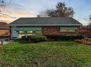 18515 Hinton St, Riverview, MI 48193