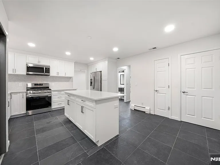408 Dogwood Ct — Photo 12