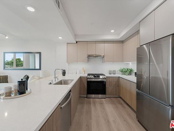 5th image of 860 E Valley Blvd #860
