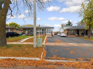 3135 Purnell Ct, Mississauga, ON L4T2J7