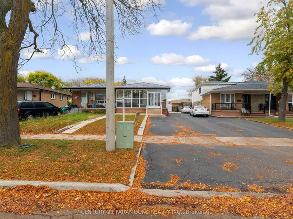 3135 Purnell Ct, Mississauga, ON L4T 2J7