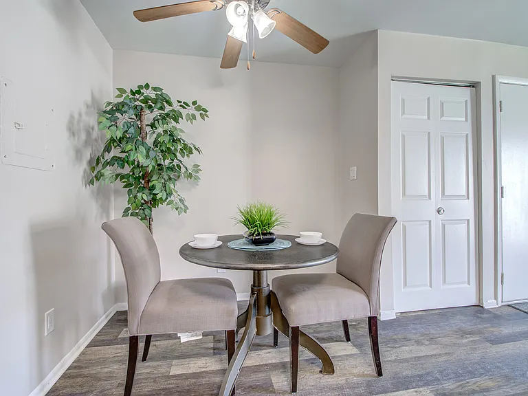 Flaxon Dining Area