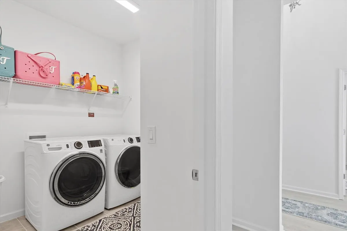 2 bed, 2.5 bath, 2080 sqft, $3,500 — Photo 4