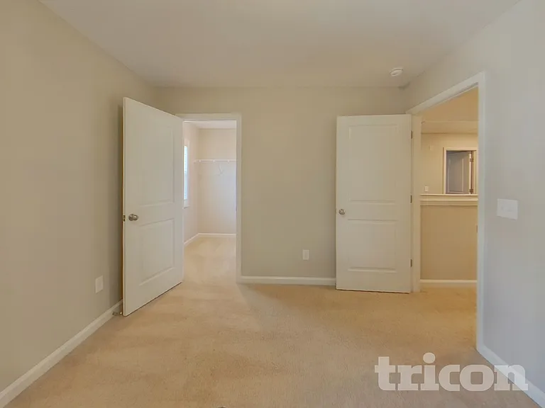563 Roseridge Dr — Photo 11