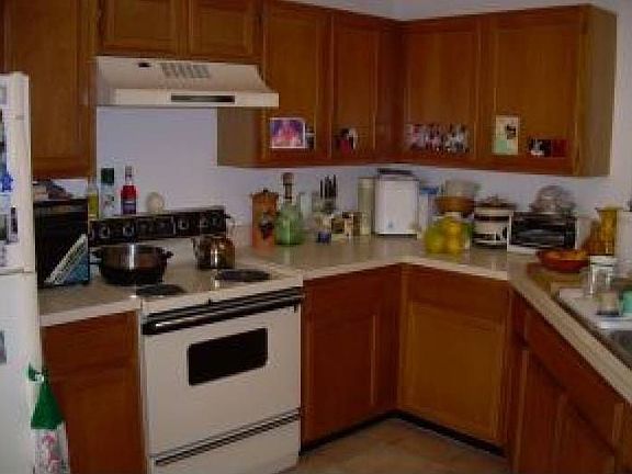 3rd image of 734 Green Valley Ln