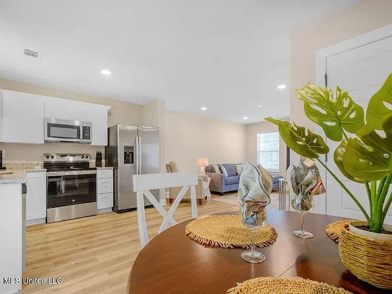 122 Coral Breeze Dr — Photo 16