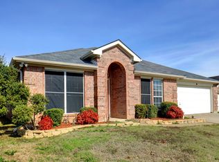 405 Quail Roost Ln, Arlington, TX 76002