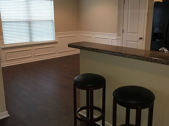 5th image of 406 Hartford Cir