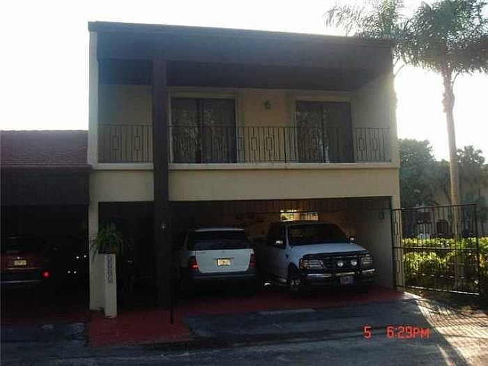 2nd image of 3801 Estepona Ave