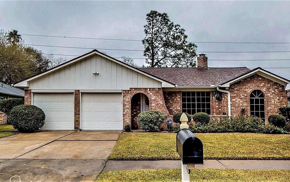 1st image of 15806 Fox Springs Dr