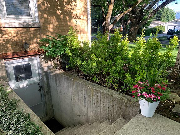 4th image of 1969 E Blaine Ave #2