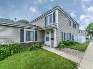 1336 Cove Dr #230-C, Prospect Heights, IL 60070