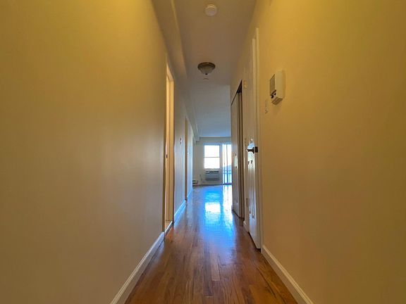 4th image of 2315 Bell Blvd #2
