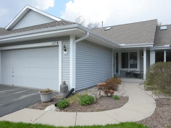 117 E Sutton Pl, Waukesha, WI 53188