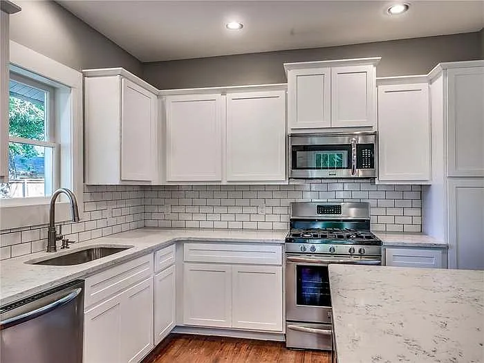 2213 N Shartel Ave — Photo 15