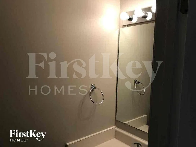 1221 Crossbrook Blvd — Photo 8