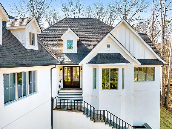 4th image of 2015 River Bluff Dr