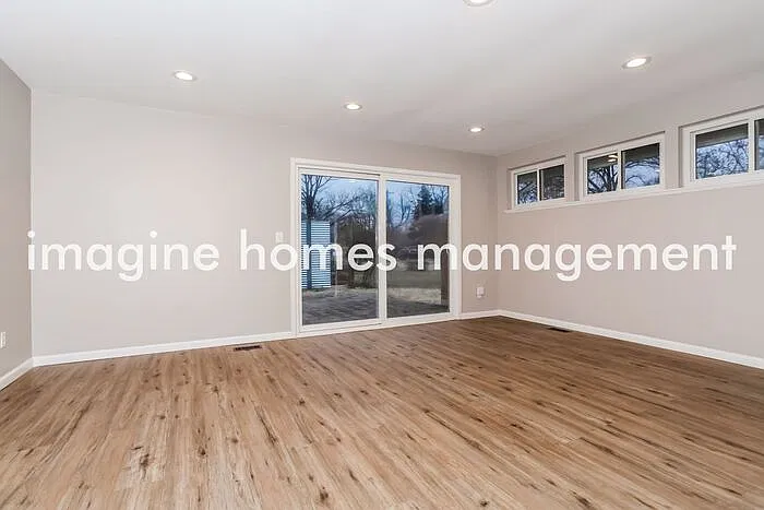 3 bed, 1.5 bath, 1176 sqft, $1,995 — Photo 4