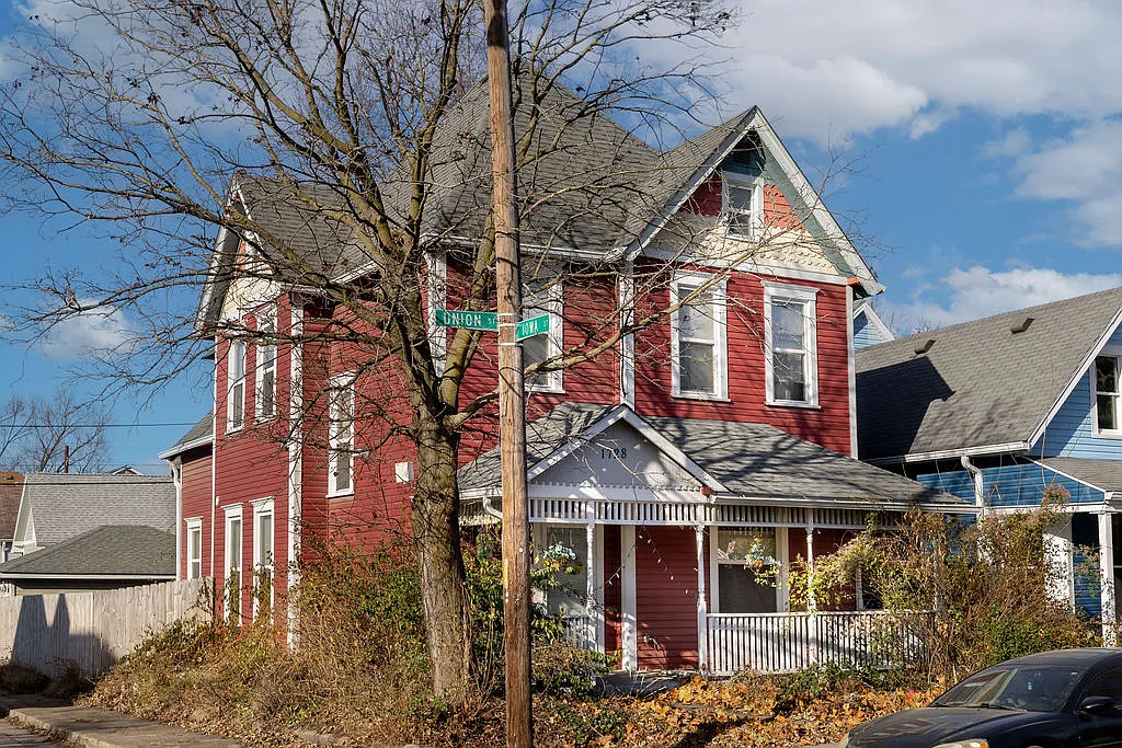1728 Union St photo 1