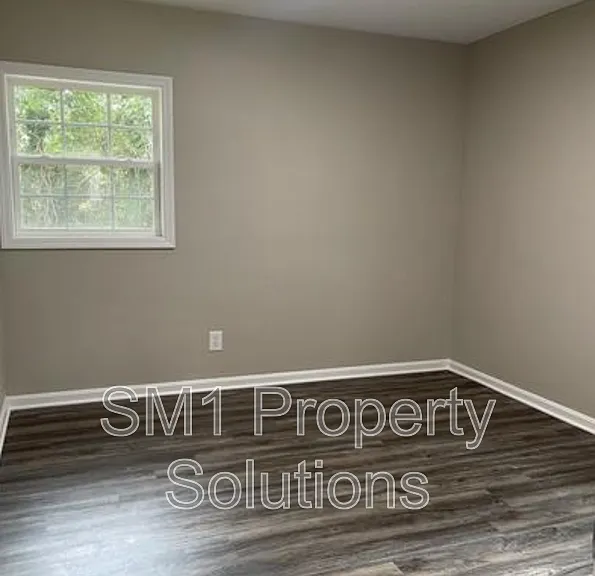 104 Lawndale Ave — Photo 9