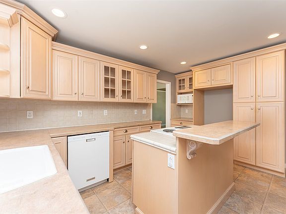 5th image of 48 Livingston Ave