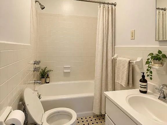 4th image of 203 Clinton St APT 4