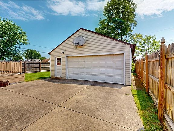2nd image of 55 Fontaine Dr