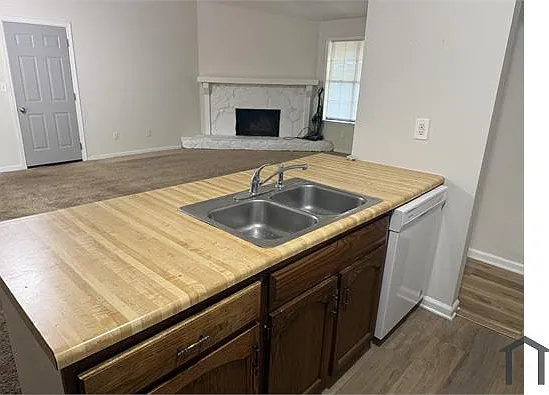 3 bed, 1200 sqft, $1,875 — Photo 4