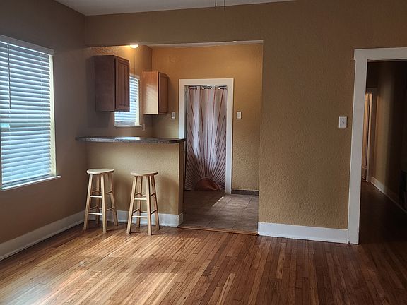 5th image of 803 W Hollywood Ave