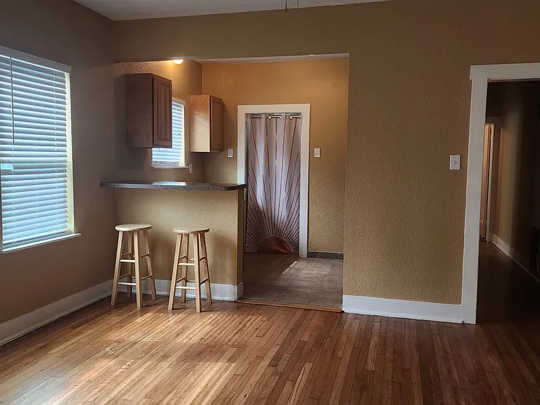 803 W Hollywood Ave — Photo 5
