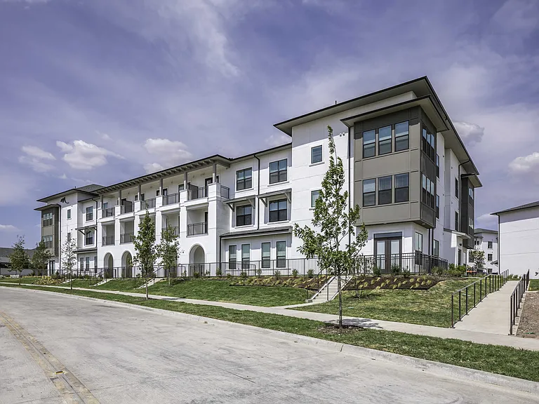 1-, 2-, and 3-bedroom apartments, including den, townhome, and casita layouts