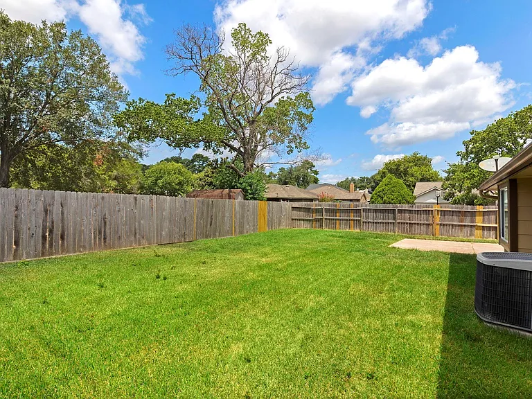 21435 Deerhaven Dr — Photo 28