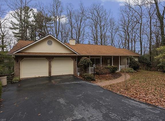 3rd image of 832 Greenwood Dr