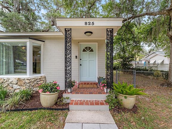 5th image of 825 SE 13th St