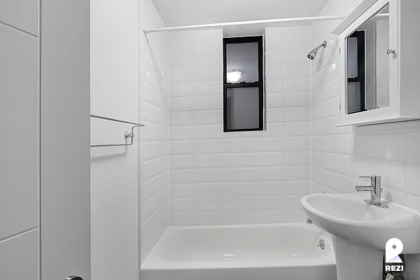 Rented by REZI | media 19